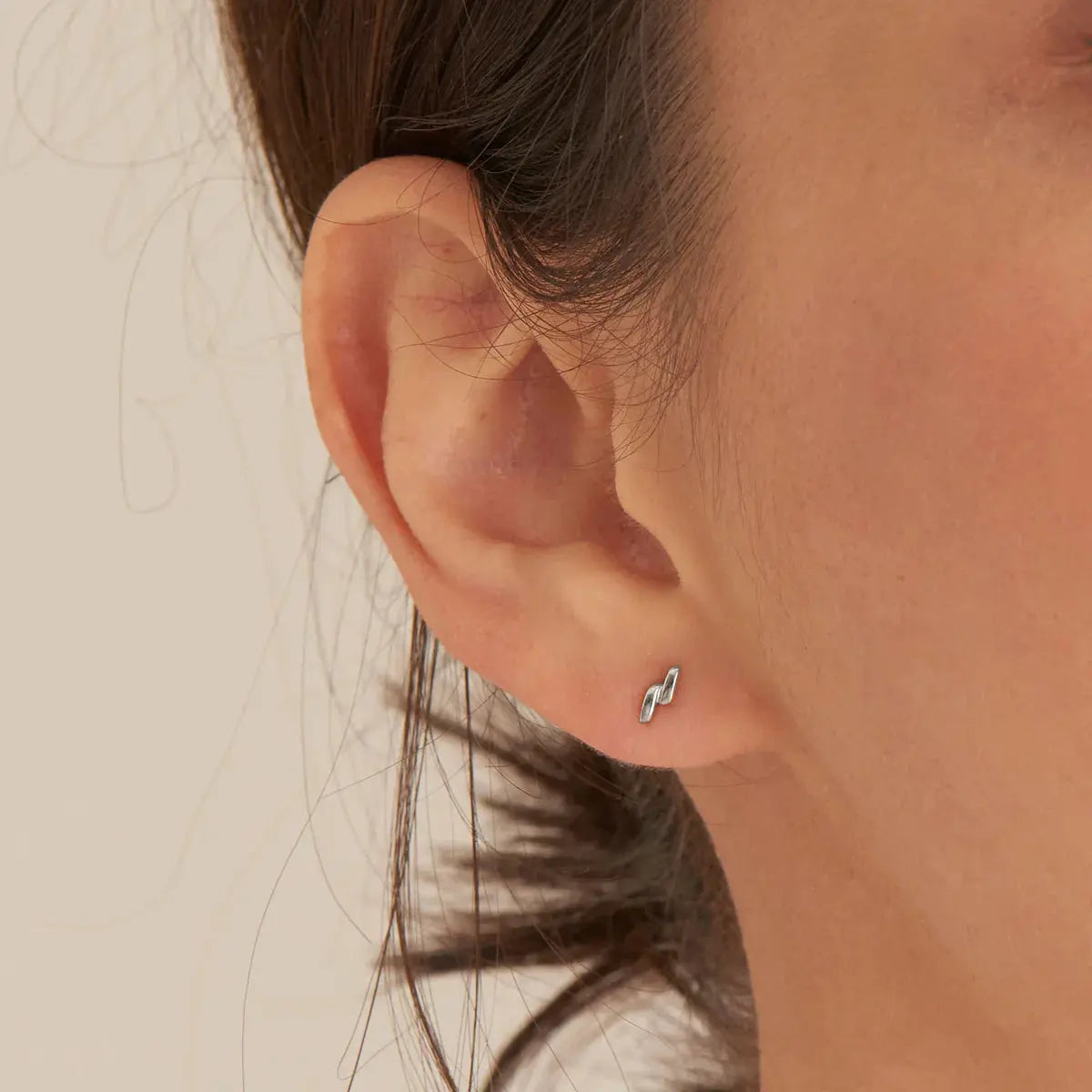 Ania Haie E038-01H Σκουλαρίκια Smooth Twist από Επιπλατινωμένο Ασήμι Ania Haie