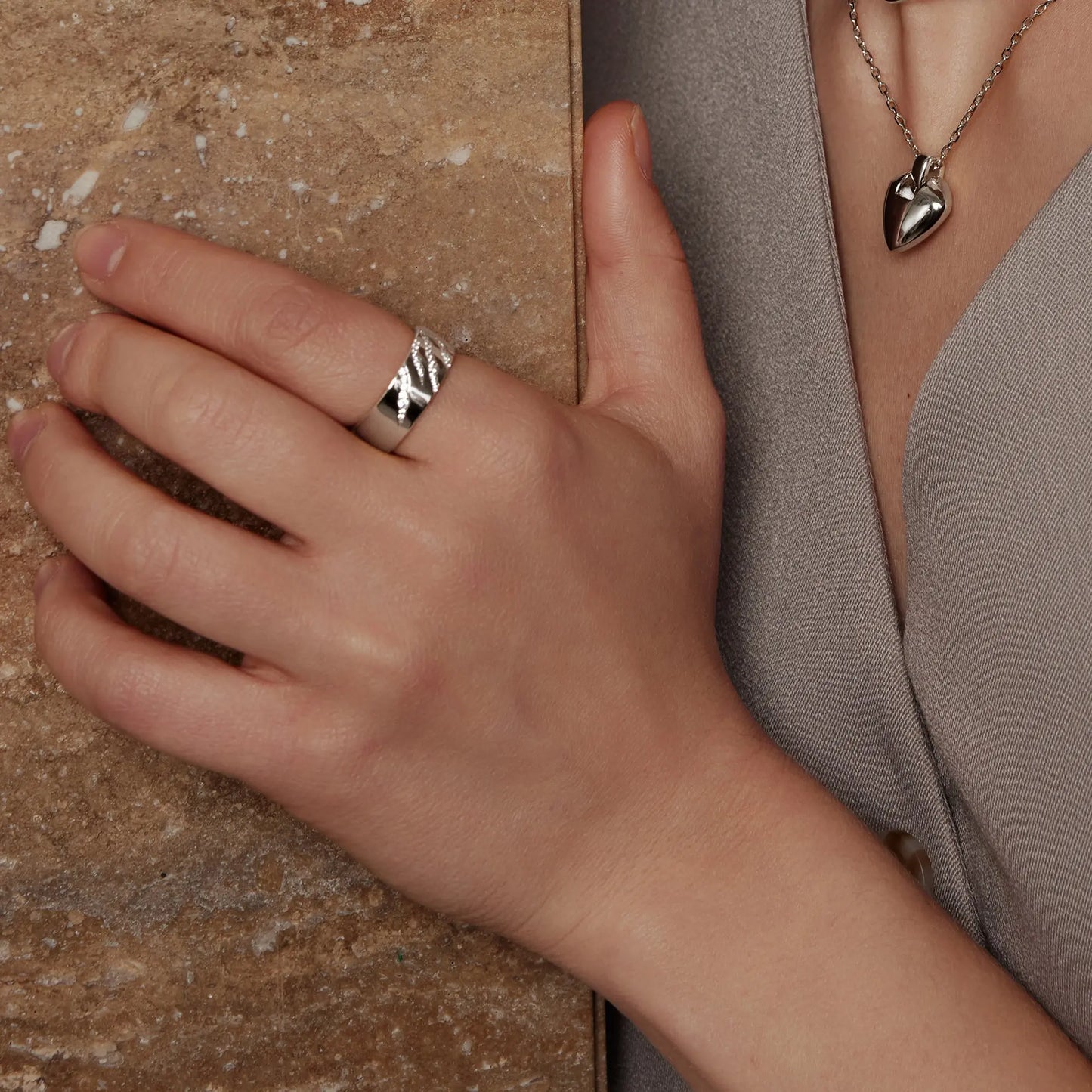 GM220W Zircon Heart Necklace In Platinum Plated Silver