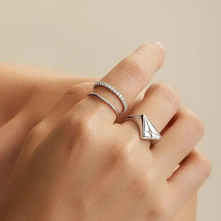Ania Haie R059-05H-58 Δαχτυλίδι Kiss Triangle Από Επιπλατινωμένο Ασήμι Ania Haie