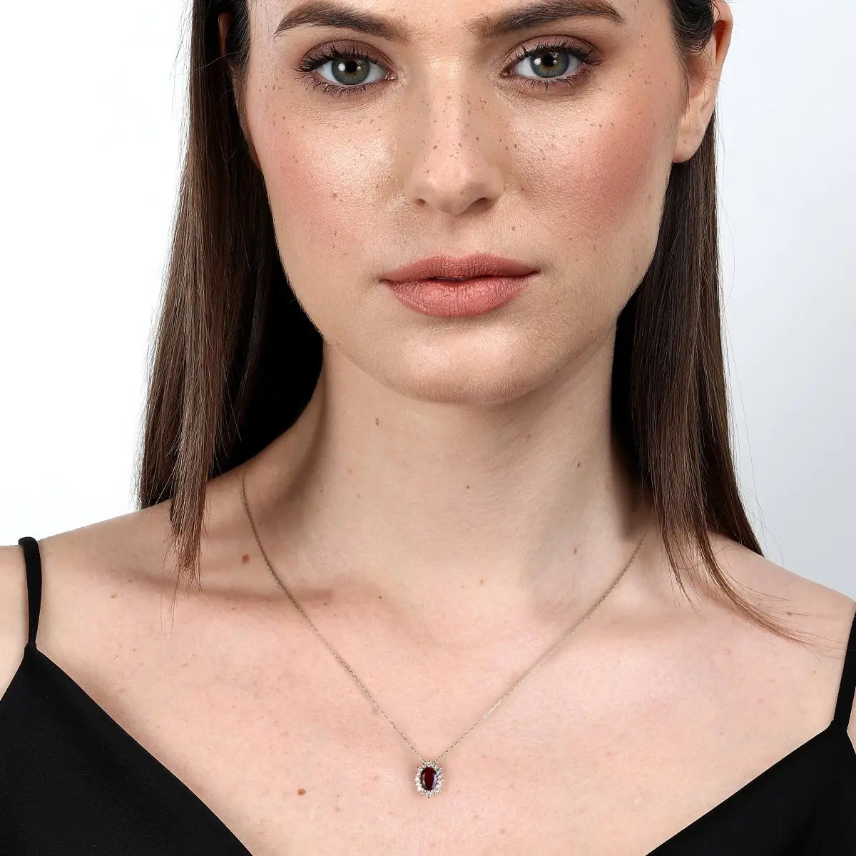 Diamond LD10069I Κολιέ Kate Ροζέτα Με Ρουμπίνι 1ct και Διαμάντια Λευκόχρυσο Κ9 - Κοσμηματοπωλείο Goldy