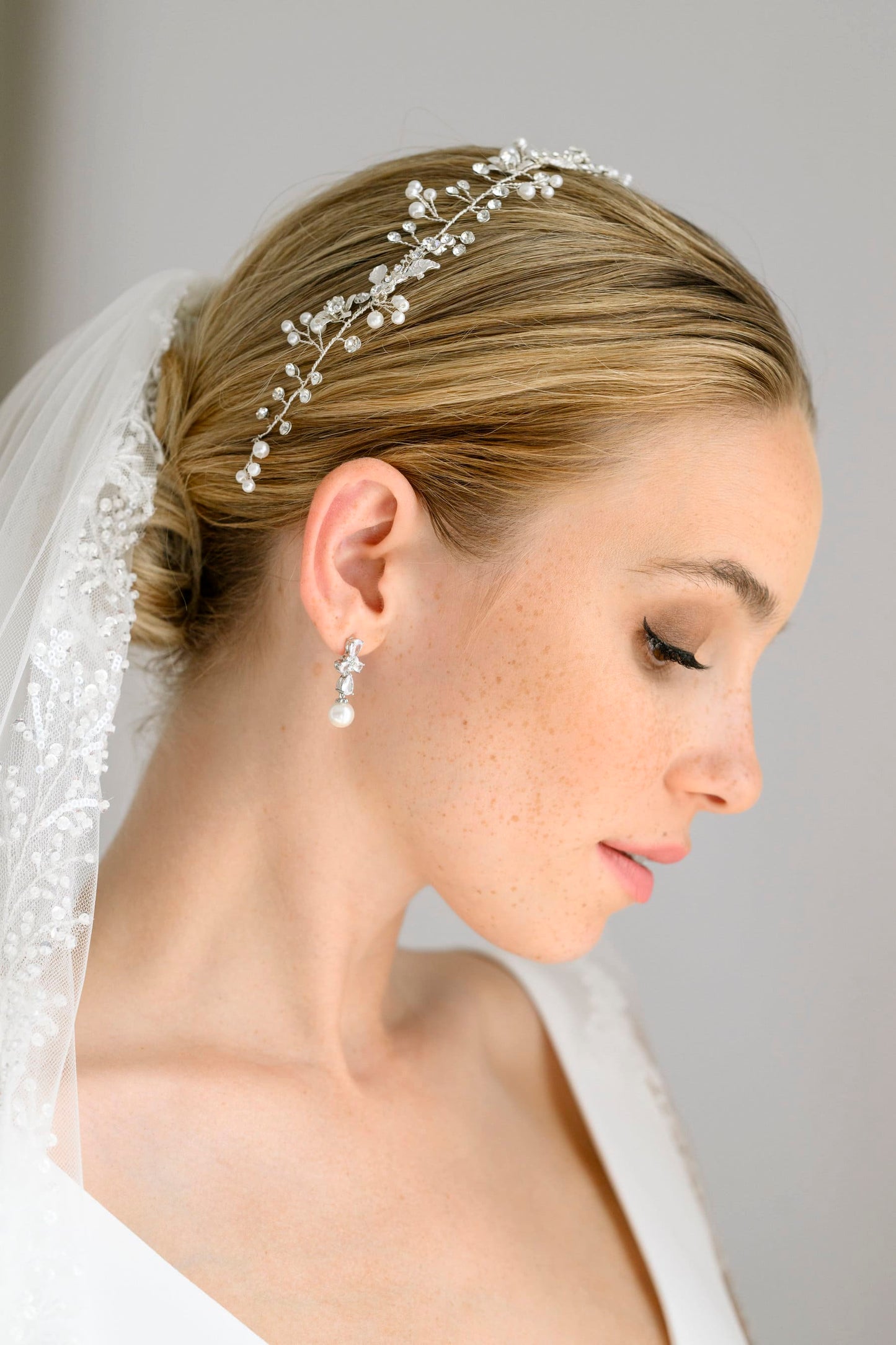 Gloria Hope GH22W-10015 White Zircon Steel Bridal Earrings