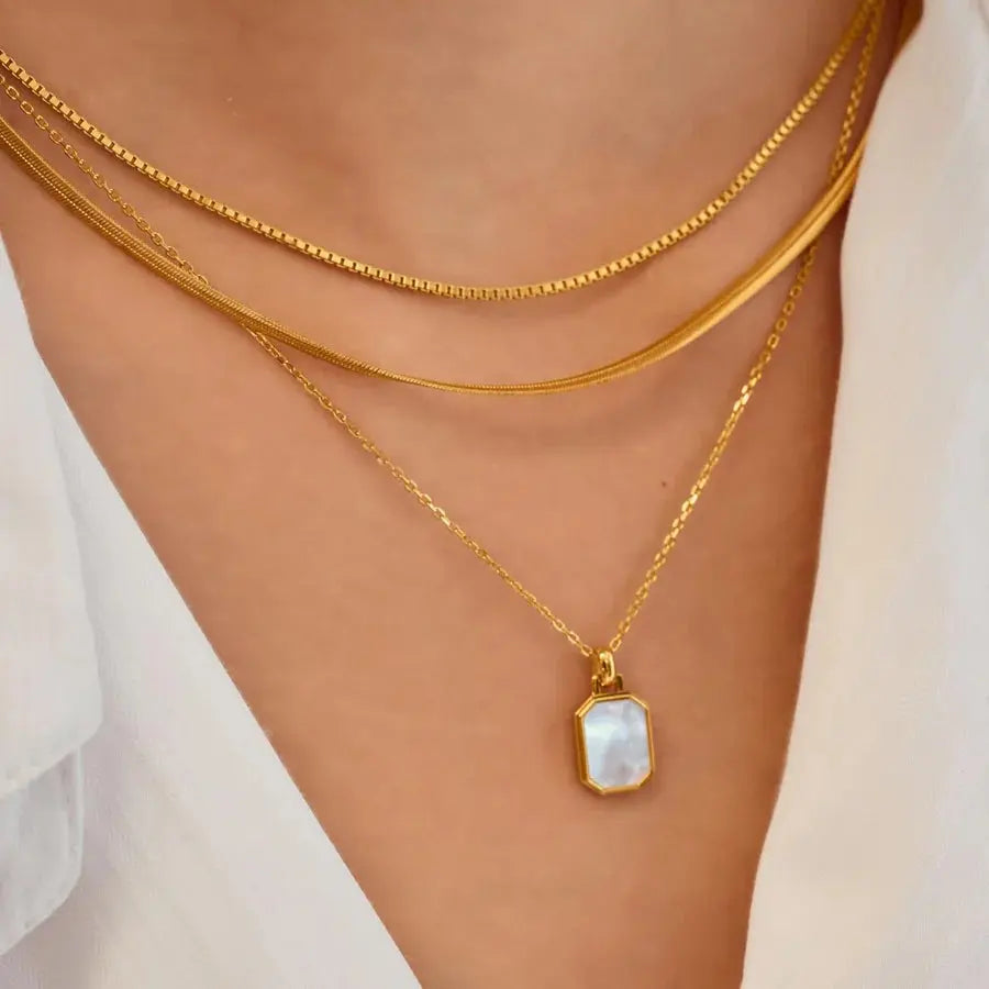 GM220W Zircon Heart Necklace In Platinum Plated Silver